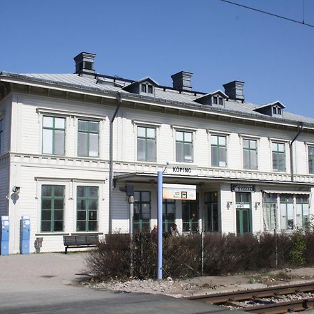 Stationshusets Hotell Och Cafe Köping Екстериор снимка