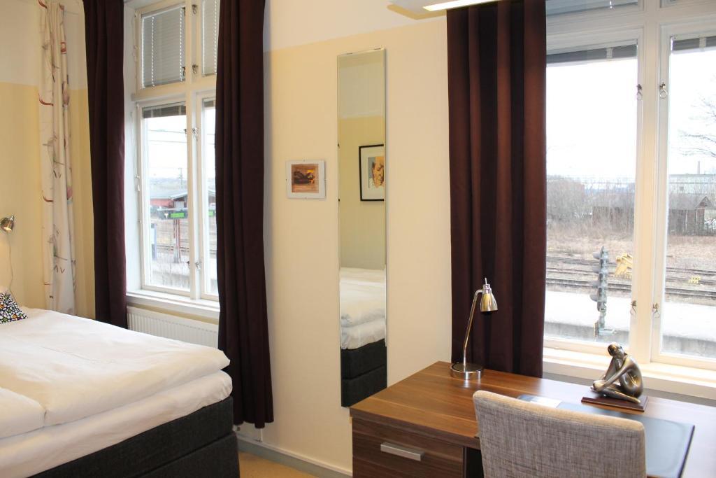 Stationshusets Hotell Och Cafe Köping Стая снимка