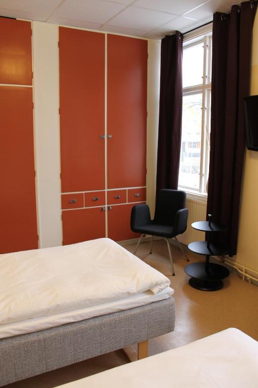 Stationshusets Hotell Och Cafe Köping Стая снимка