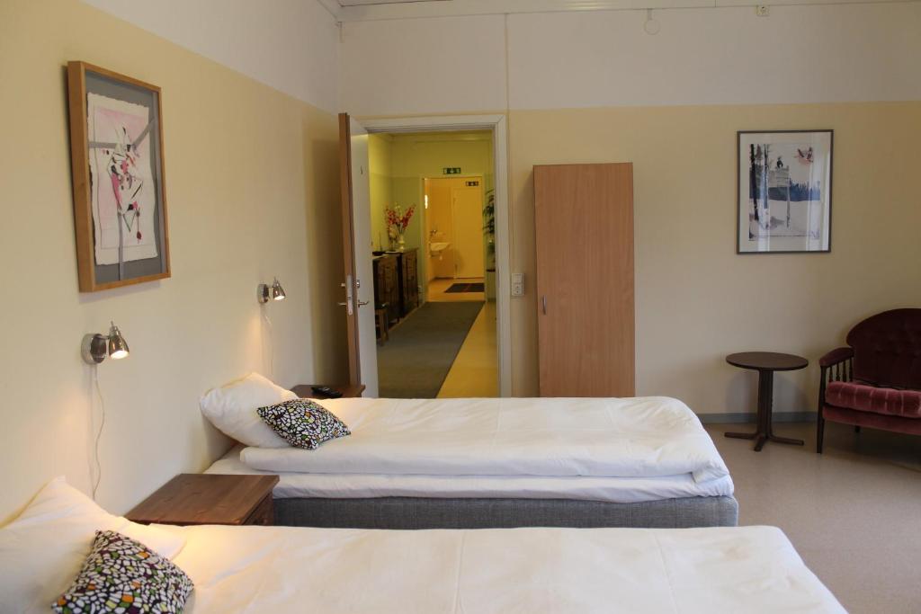 Stationshusets Hotell Och Cafe Köping Стая снимка