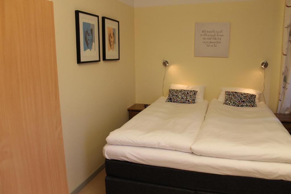 Stationshusets Hotell Och Cafe Köping Стая снимка